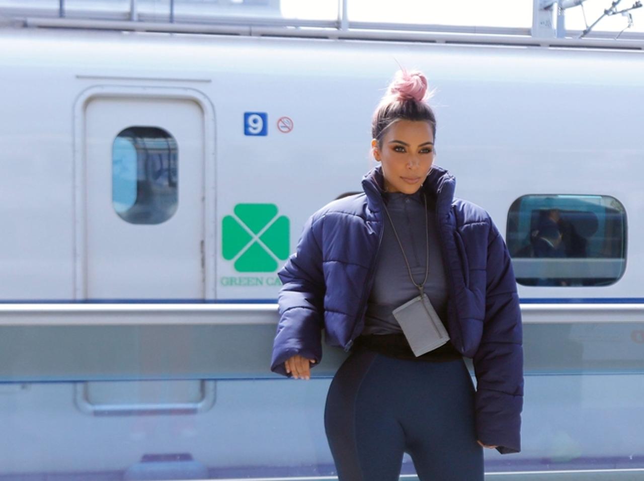 「ヌードでヌードル」来日したキム・カーダシアンのおやじギャグが強烈