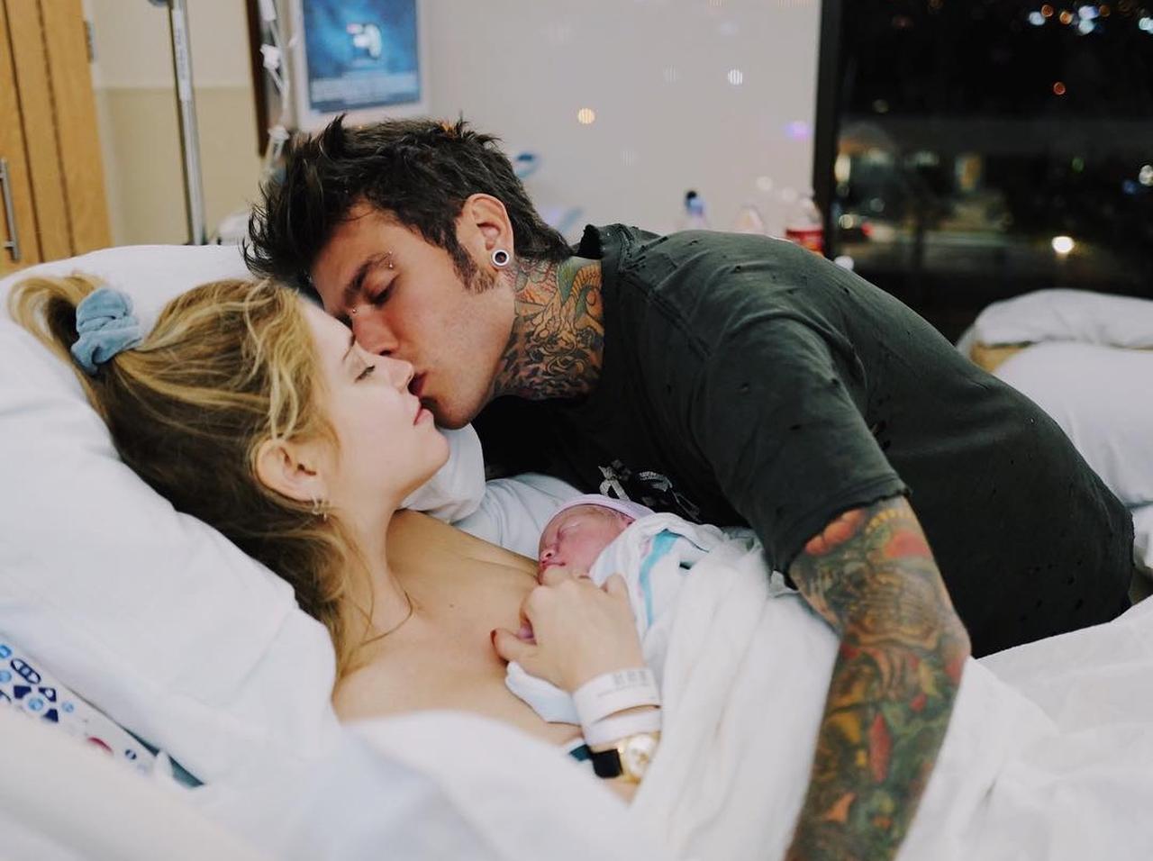 キアラ・フェラーニの第一子誕生をファッショニスタ仲間が祝福