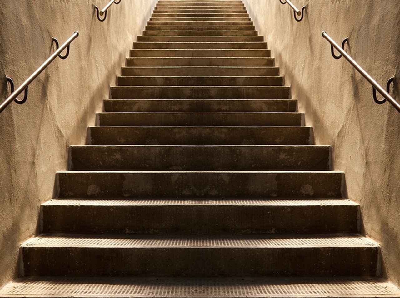 とある理由で「絶対に降りられない階段」がヤバイ