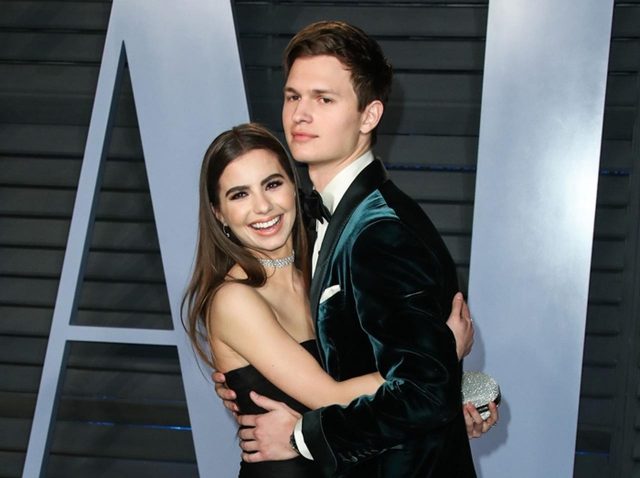 23歳イケメン俳優が公の場で恋人とずっと密着してた「理由」が素敵すぎる