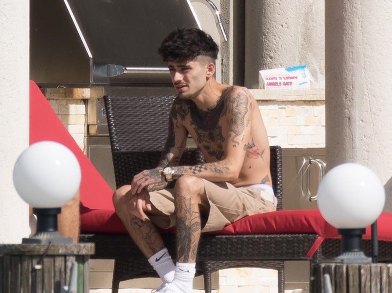 元1Dのゼイン、半裸で新曲を制作するところを激写【写真アリ】