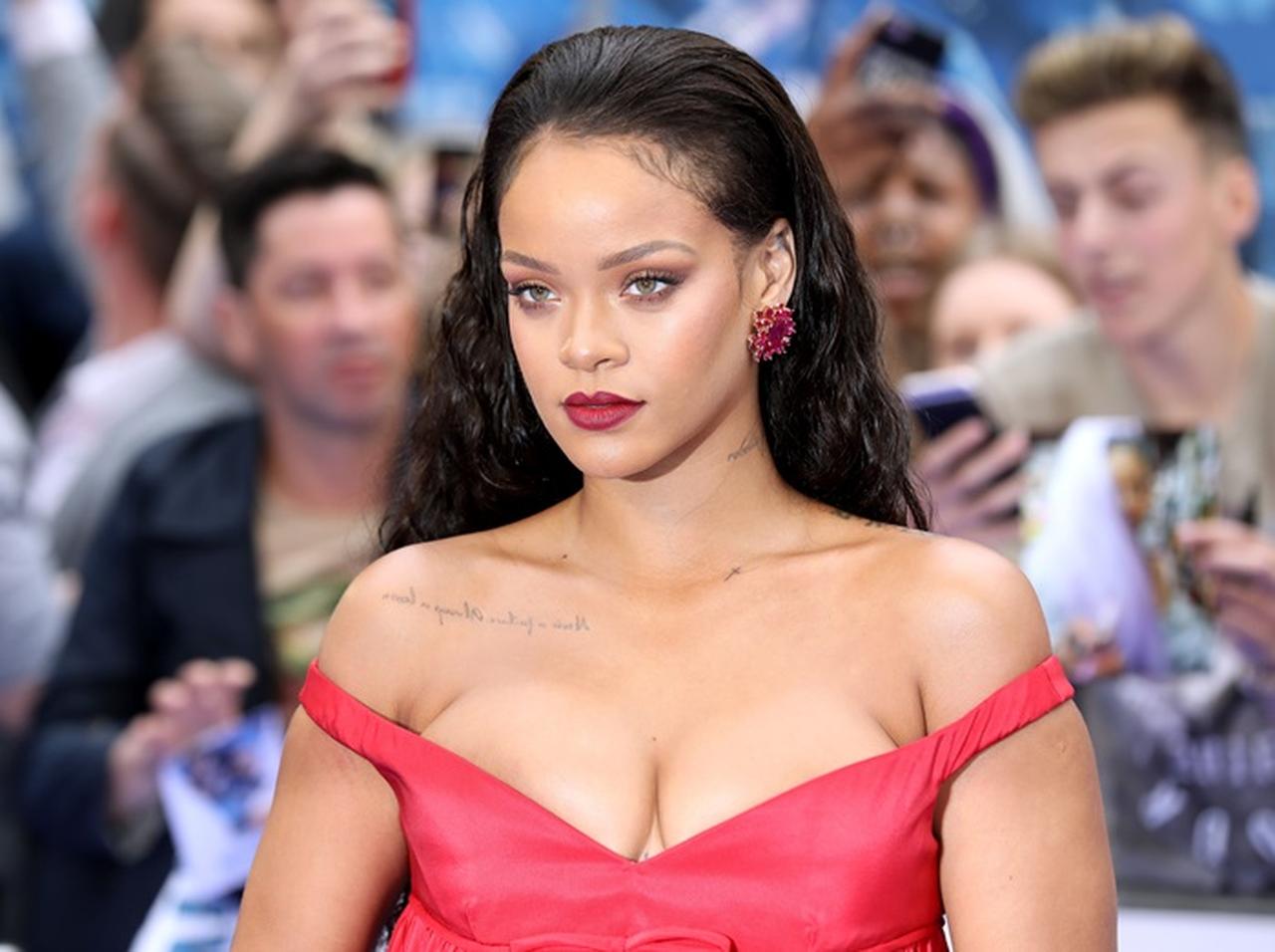 リアーナ、自身のコスメブランドの新作紹介動画がセクシーすぎる