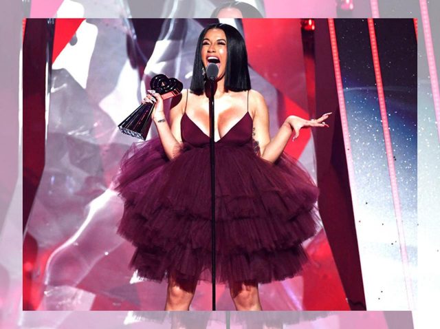 カーディ・Bのドレスがお風呂場にある「アレ」にしか見えないと話題に