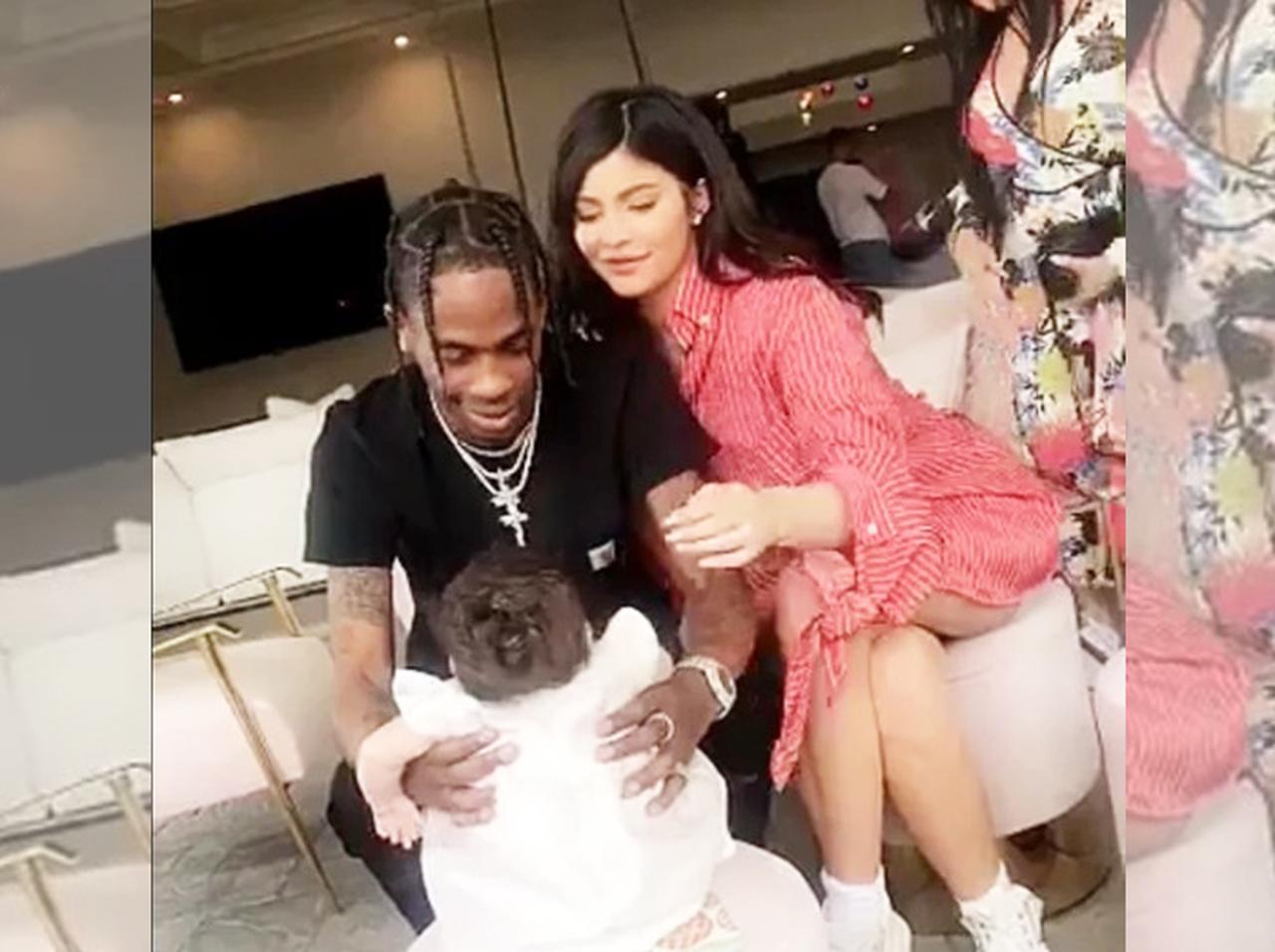 カイリー・ジェンナー、初公開の「親子3ショット」が幸せオーラ全開