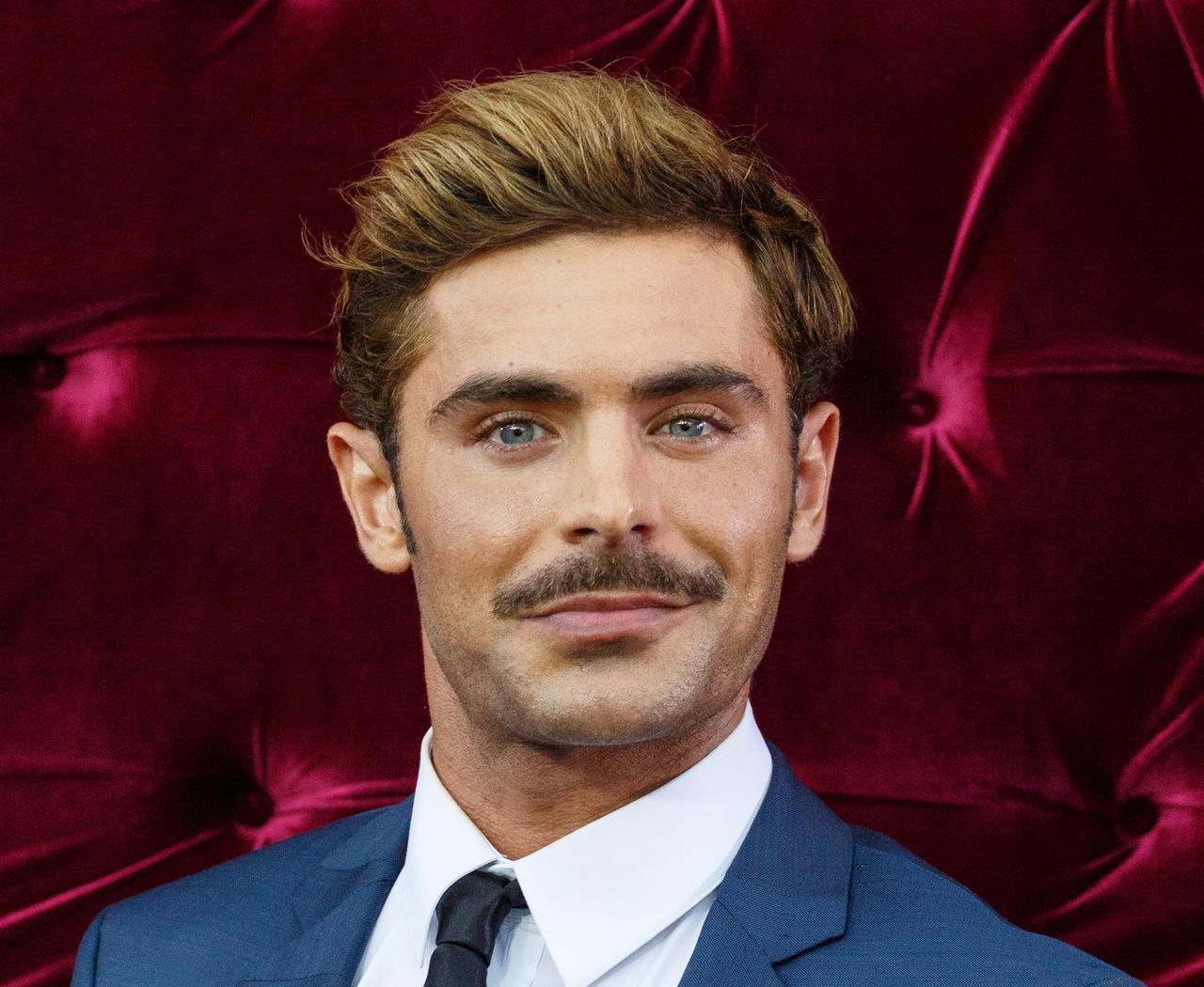 ザック・エフロンがマカという”女性”と同棲スタート、SNSにキス写真公開