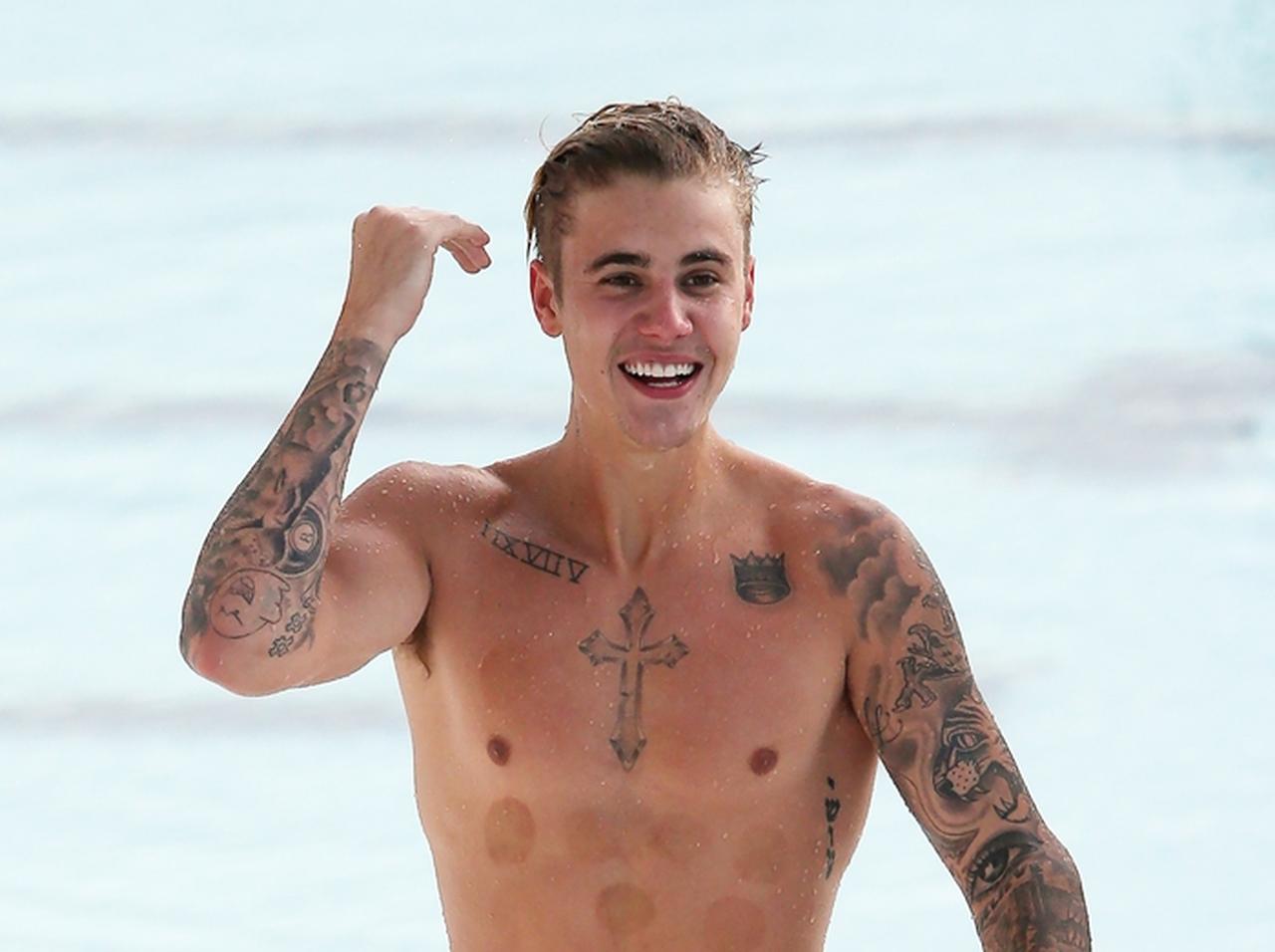 ジャスティン・ビーバー、「バイセクシャル公言」の人気女優と盛り上がる