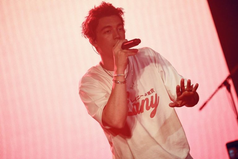 全米“新人アーティストチャート”で1位!LANY来日公演初日でファン大合唱