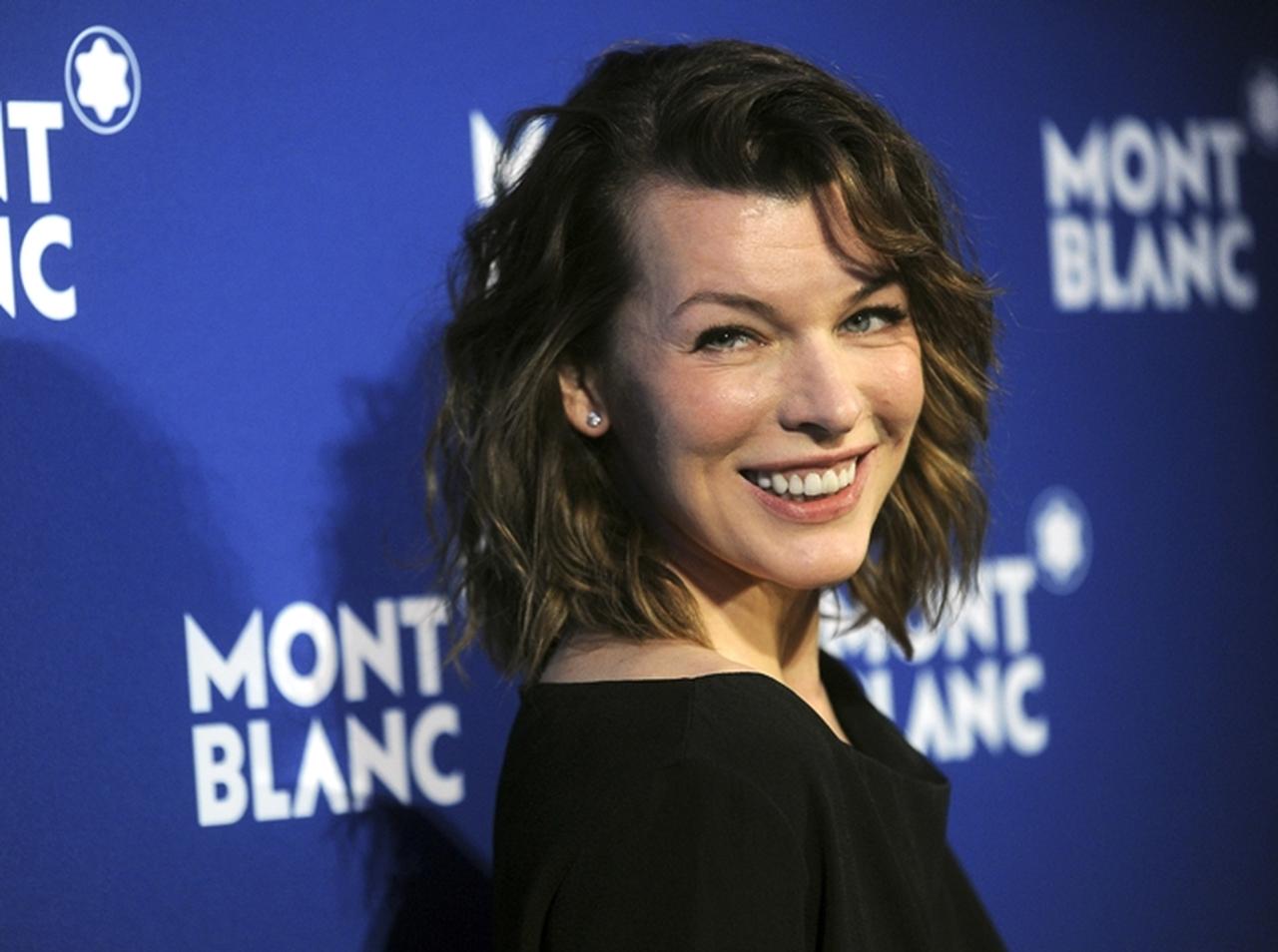 『バイオハザード』ミラ・ジョヴォヴィッチ、キリン「一番絞り」をラッパ飲み