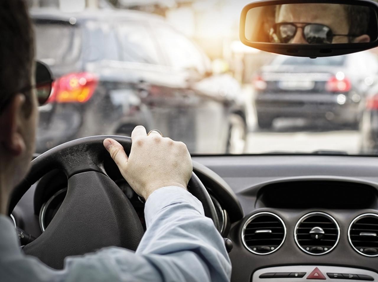 スーツ姿で交通整備してる人がいると思ったら…あの超大物セレブだった件