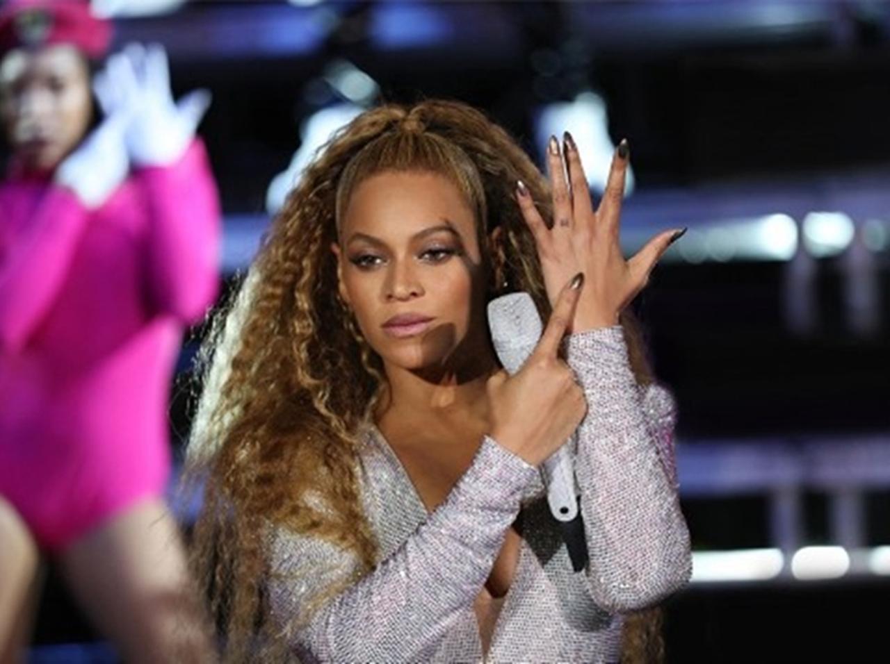 ビヨンセ、コーチェラで使ったマスカラは1,100円