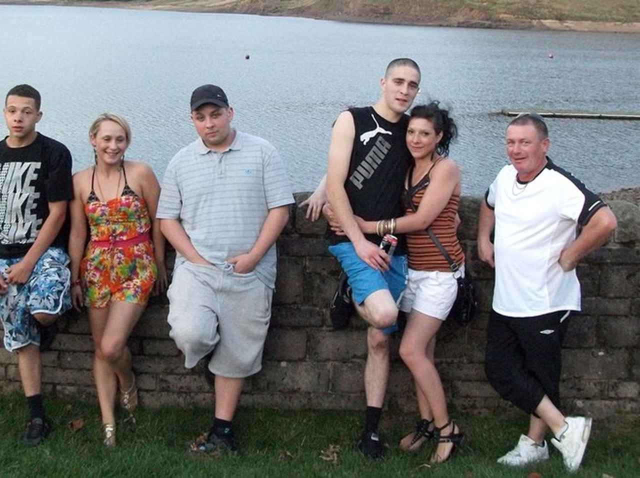 この写真には幽霊が映っています、あなたには見えますか？