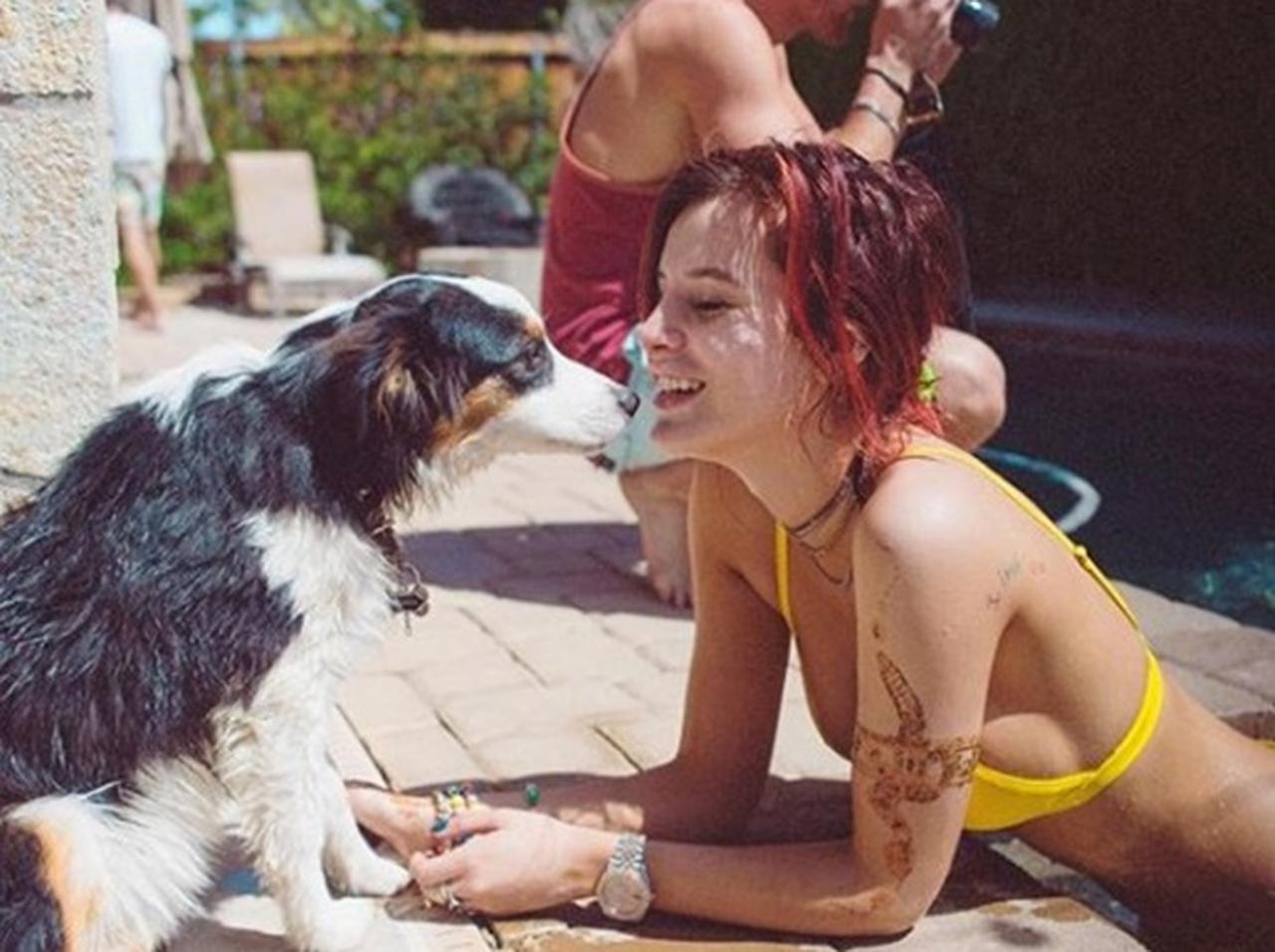 ベラ・ソーン、愛犬を「タンポン」と名付けた理由にぐうの音も出ない