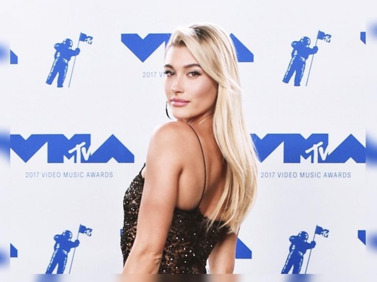 ヘイリー・ボールドウィン、ある「秘策」でタトゥーに反対する母を納得させる