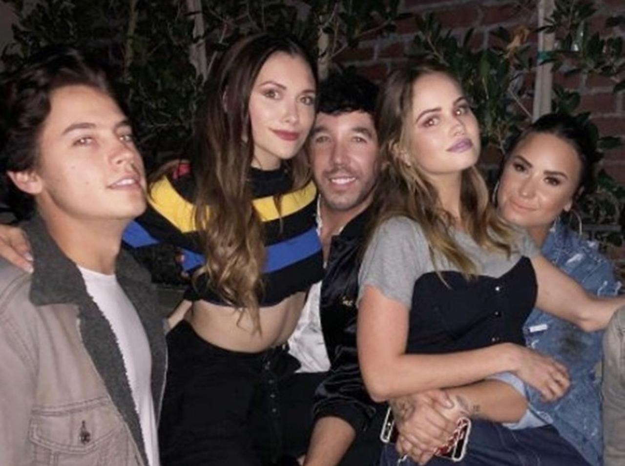 デミ・ロヴァート、元ディズニースターたちと再会!豪華メンバーにファン歓喜