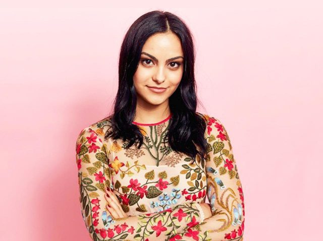 デニムのお尻が破れた！小悪魔系23歳女優が見せた「潔い対応」に驚き