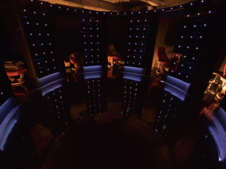 無重力感覚で落とす、アトラクション睡眠「睡眠宇宙船」が原宿にオープン