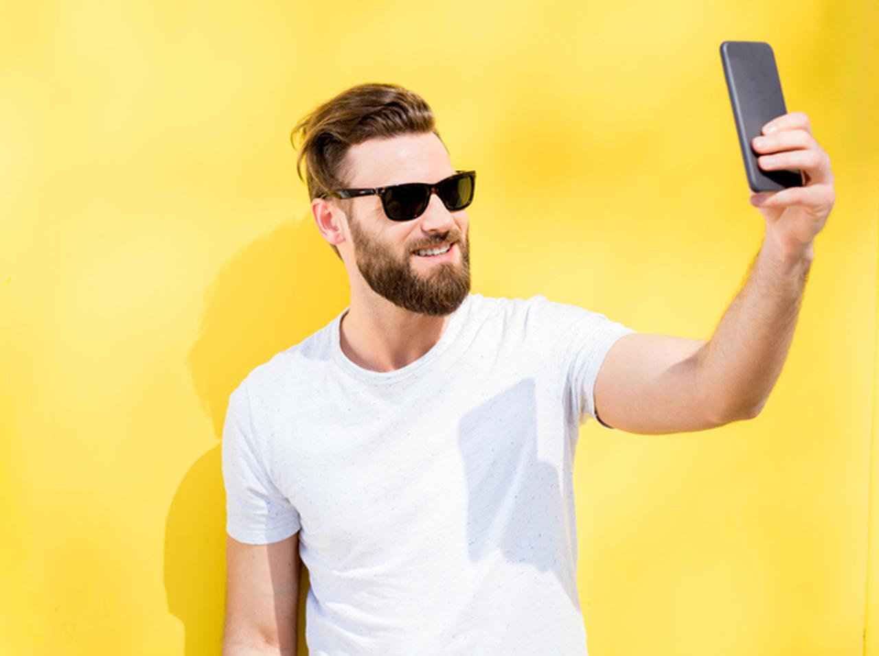 ある男性のセルフィーが「イケナイもの」に見えると世間が騒然