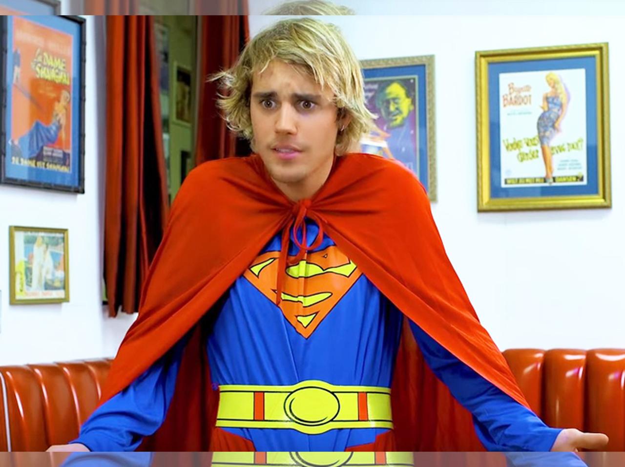 ジャスティン・ビーバー、コント動画で「親切すぎるスーパーマン」演じる