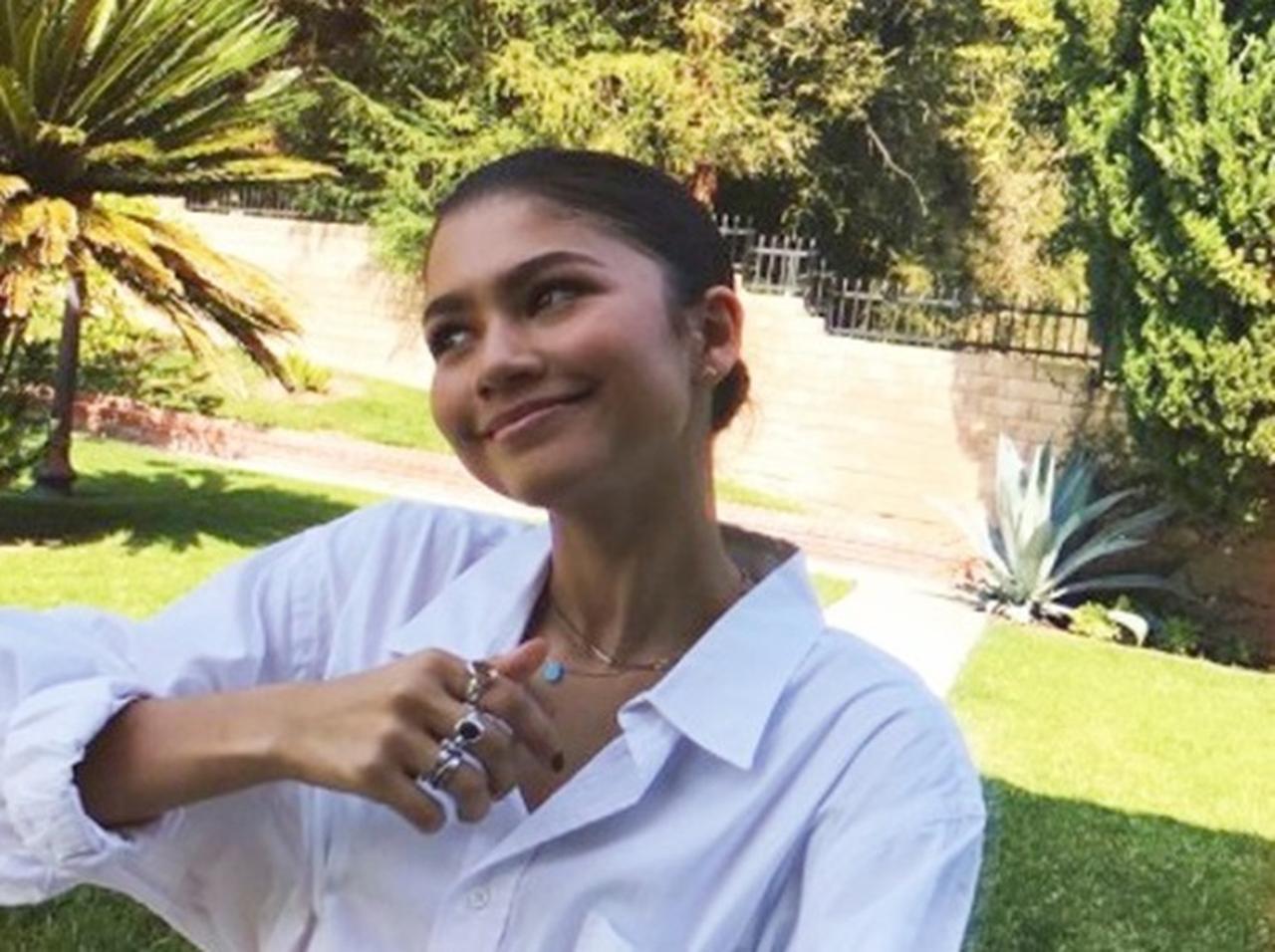 『グレイテスト・ショーマン』ゼンデイヤがおじいちゃんの白シャツを着るとこうなる