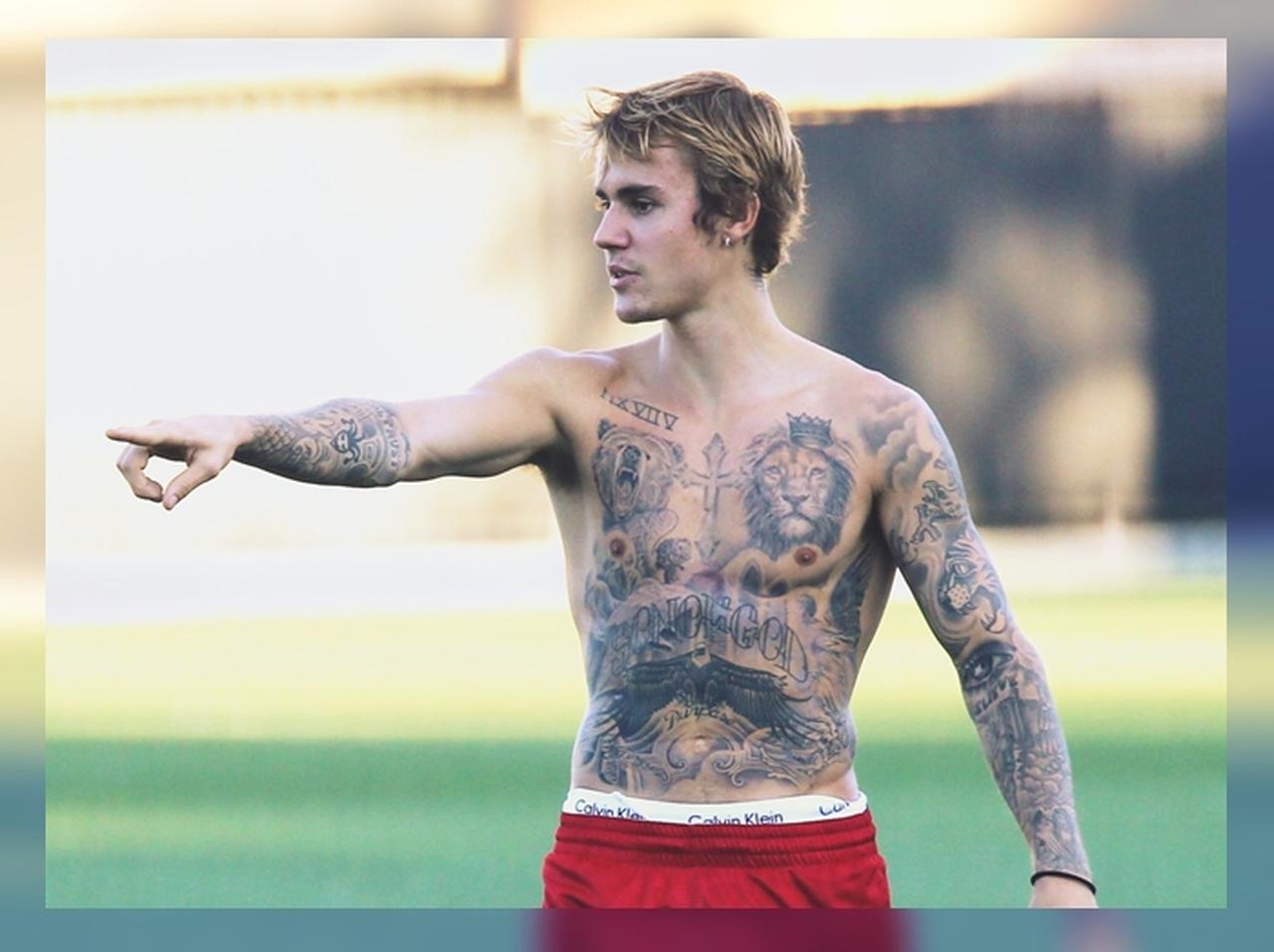 ジャスティン・ビーバーの筋肉ムキムキの「アレ」にファン困惑