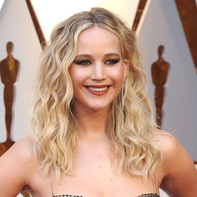 ジェニファー・ローレンス、気まぐれなプライベートメールを親友に公開される