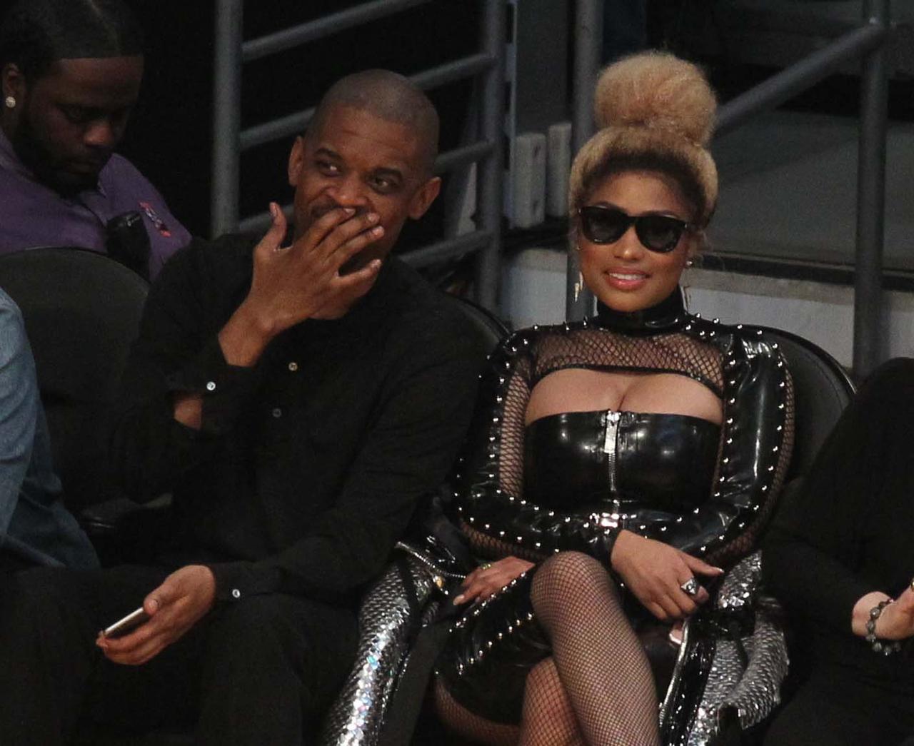 ニッキー・ミナージュが「視線くぎ付けスタイル」でNBA観戦、13日新曲解禁