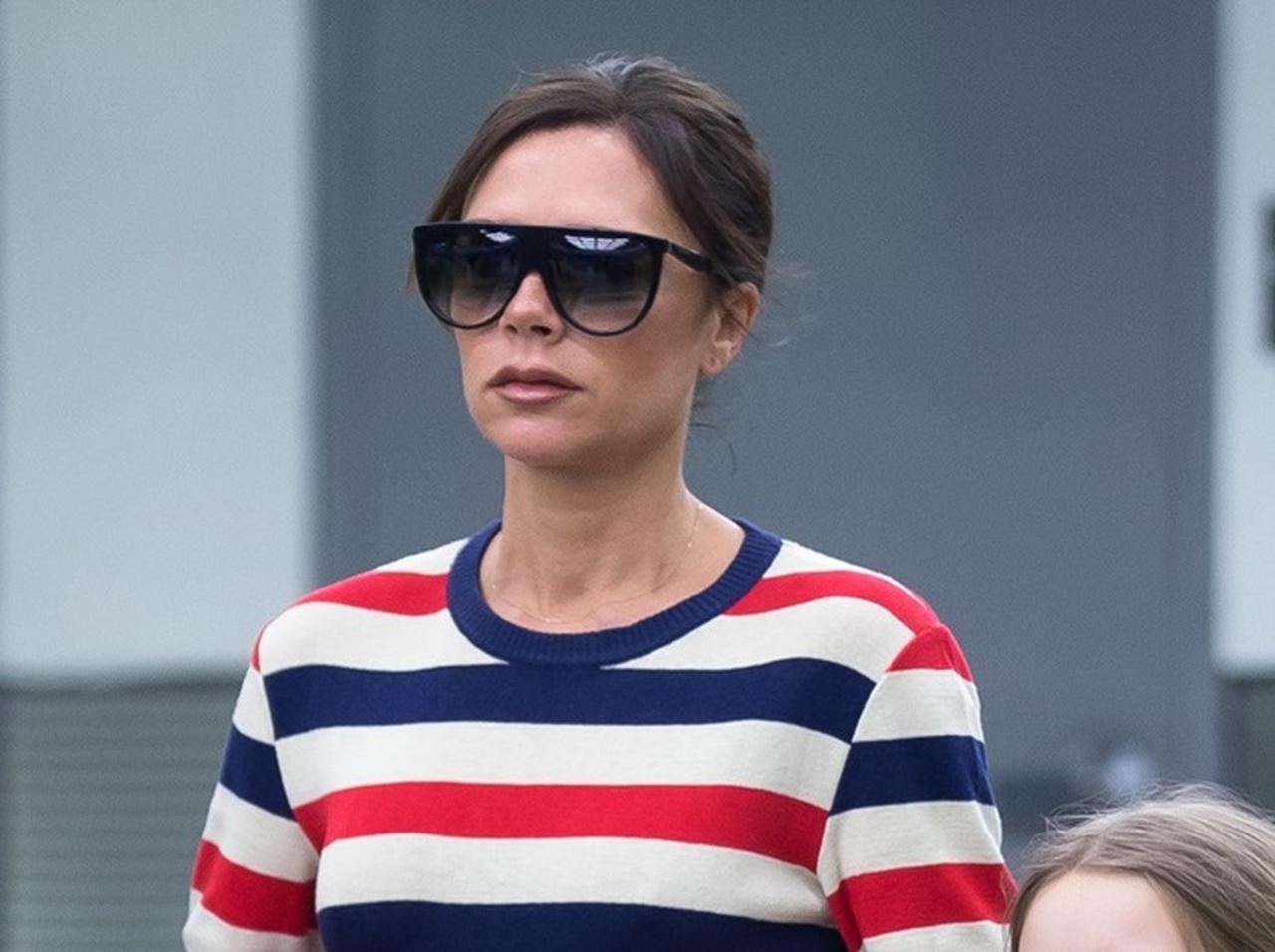 ヴィクトリア・ベッカムに学ぶ、ボーダーシャツを大人っぽく着こなす方法