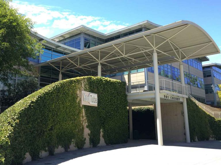 米ユーチューブ本社で女が銃乱射 人気ユーチューバーも戦々恐々