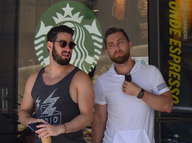 イン・シンクのランス・バス、イケメン夫とスタバデート【写真アリ】