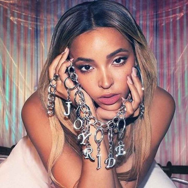 ティナーシェ（Tinashe）「音楽界の新世代ストリート・クイーン」が2018年本格始動！