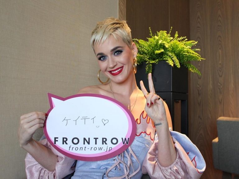 ケイティ・ペリーが日本語サインに挑戦！貴重なサインを1名様にプレゼント