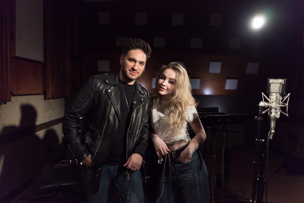 サブリナ・カーペンター、来日間近のジョナス・ブルーに日本の白米をおすすめ