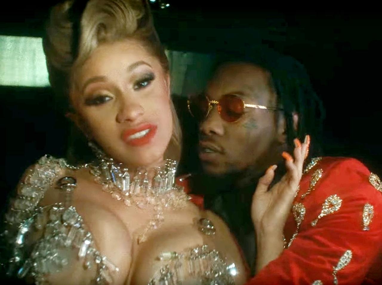 カーディ・B、新作MVで婚約者とイチャイチャシーンを大胆に公開