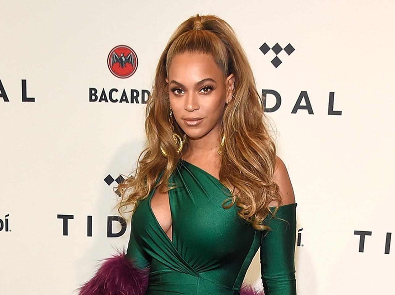 ビヨンセが自分で「アレ」をした激レアな瞬間をカメラがとらえる