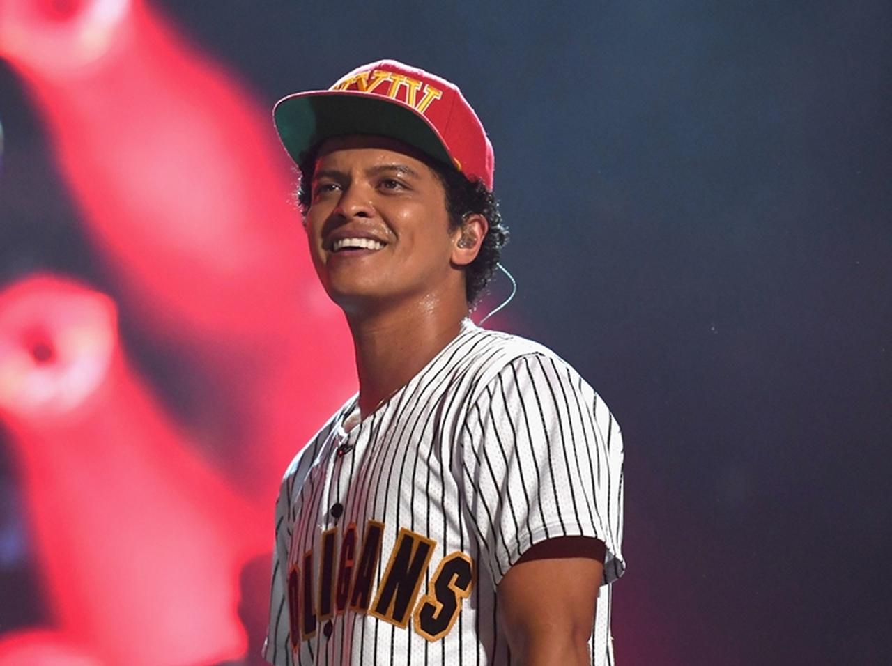 ブルーノ・マーズ来日、翻訳機能を駆使して「日本語」でファンにメッセージ