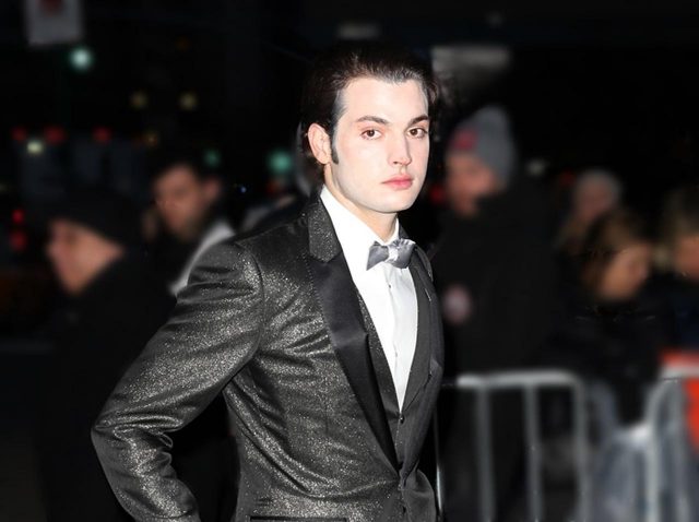 大富豪の息子ピーター・ブラントJr.が「ヴァンパイア」みたい【写真アリ】