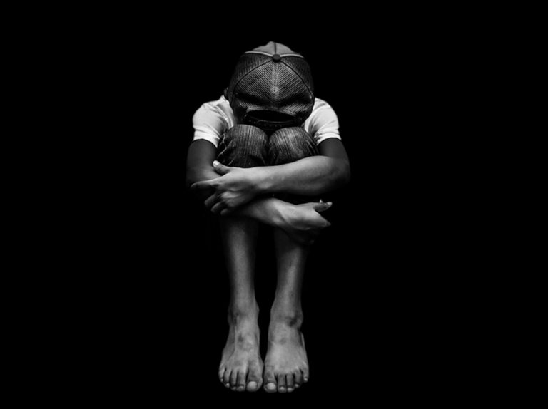 レイプ被害を訴えた14歳少年に学校側が放った「信じがたい言葉」とは?