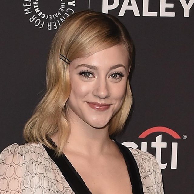 リリ・ラインハート、親近感たっぷりの「ニキビ写真」に女子から共感の声