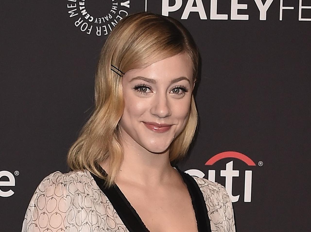 リリ・ラインハート、親近感たっぷりの「ニキビ写真」に女子から共感の声