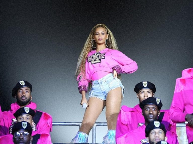 ビヨンセ、コーチェラで「人間らしい姿」をみせる