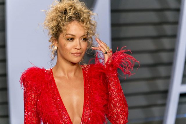 リタ・オラ、カーディ・Bが続々謝罪、バイセクシャル曲「ガールズ」が波紋
