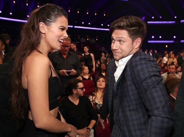 ナイル・ホーラン＆ヘイリー・スタインフェルド、手つなぎデートを目撃