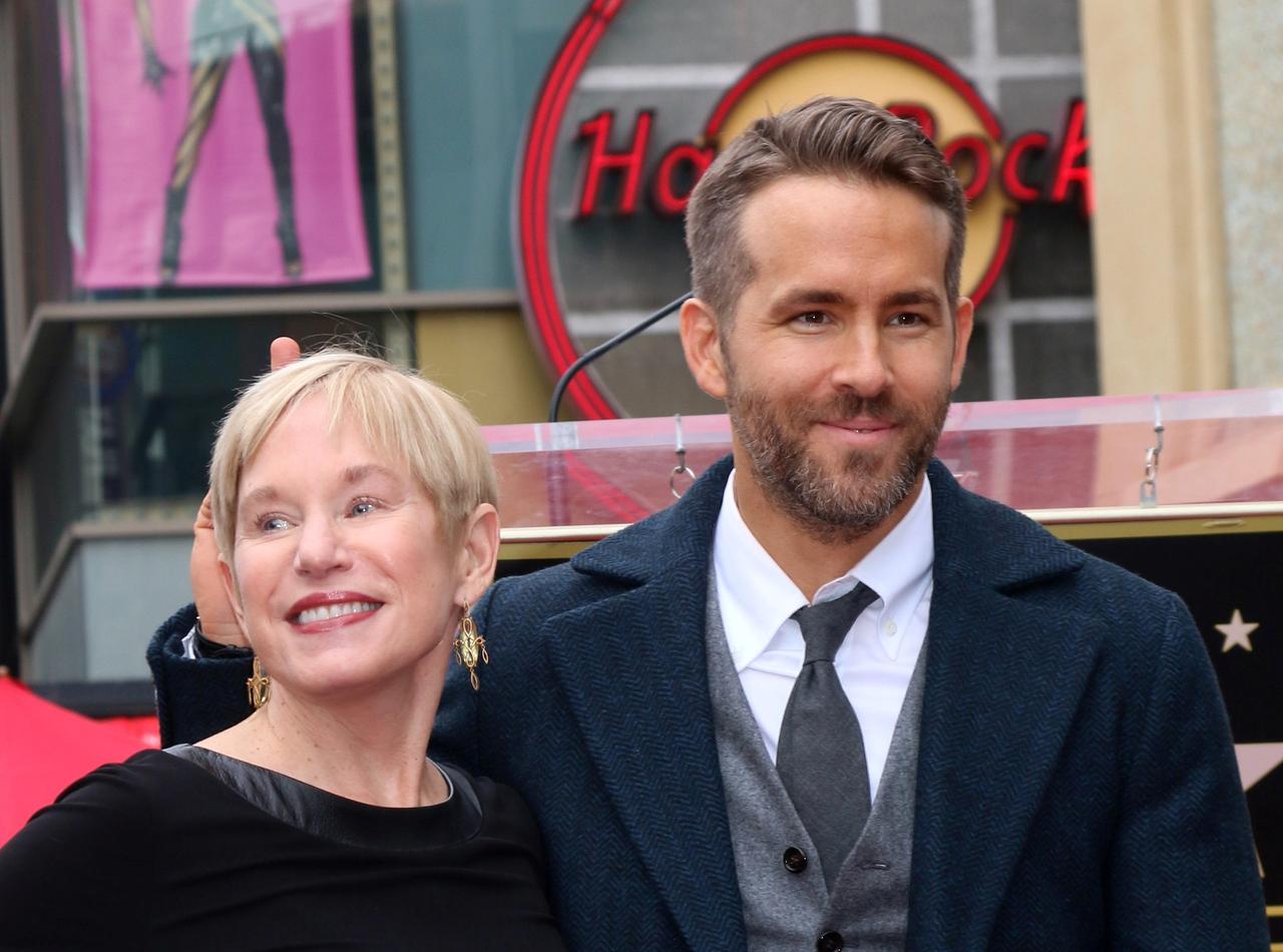 ライアン・レイノルズのジョークの被害にあった家族たち【特集】