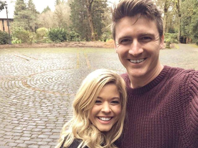 『プリティ・リトル・ライアーズ』女優、長年の恋人とついに結婚