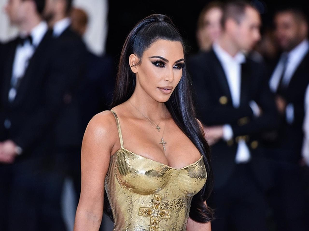 キム・カーダシアン、下半身から“チラ見え”した「あるもの」が共感呼ぶ