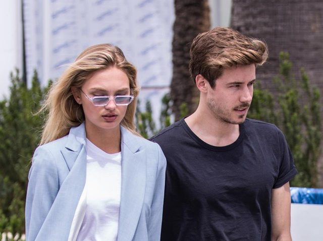 ロミー・ストリド、休日デートコーデにはスニーカーがハズせない