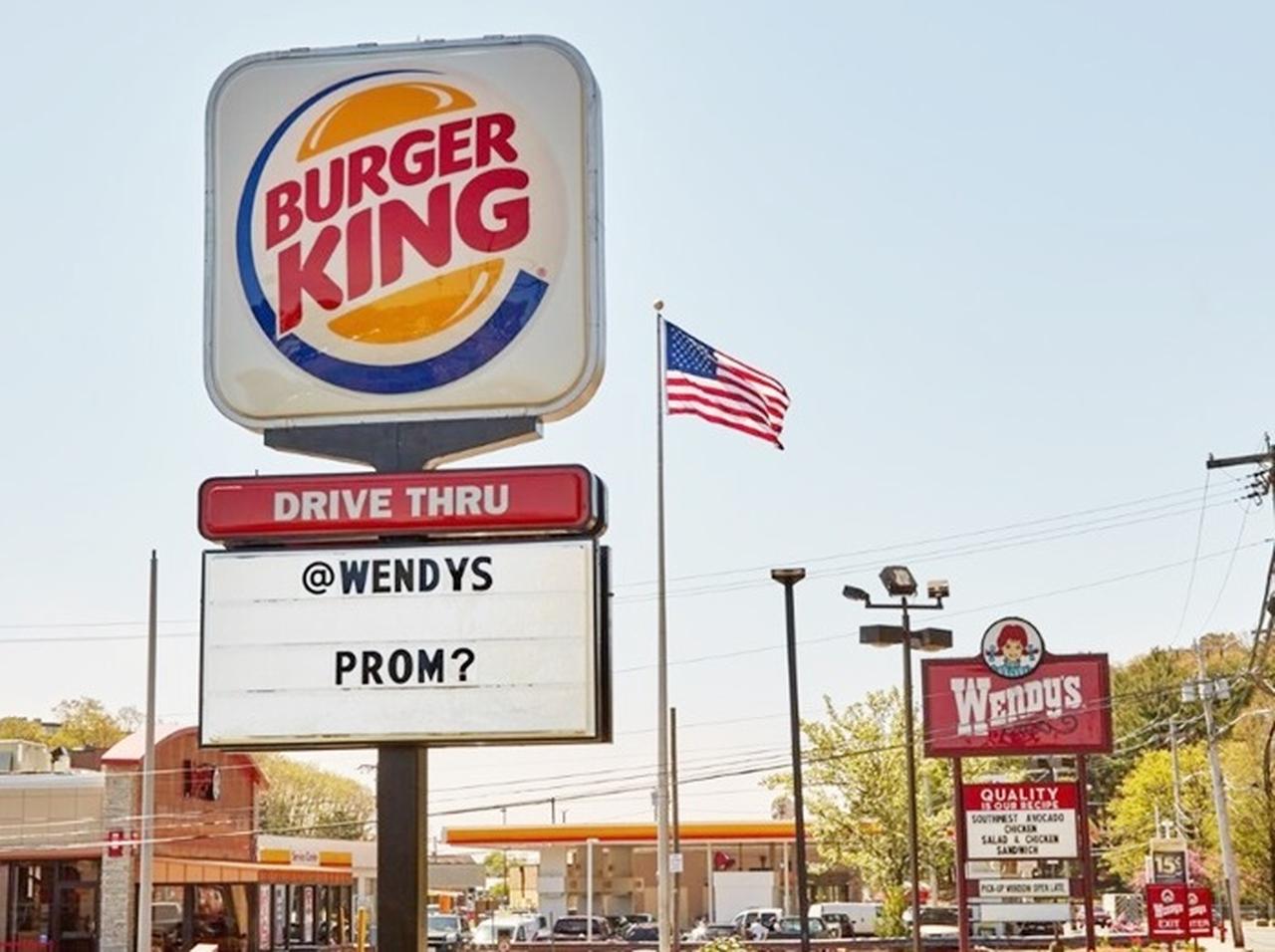 バーガーキングがライバル店「ウェンディーズ」をプロムに誘う、爆笑のやり取りがコチラ