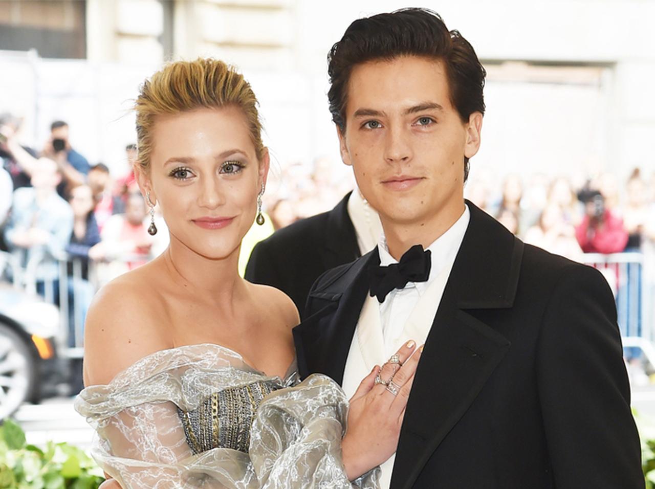 『リバーデイル』コール・スプラウスの恋人女優に妊娠説、本人がコメント