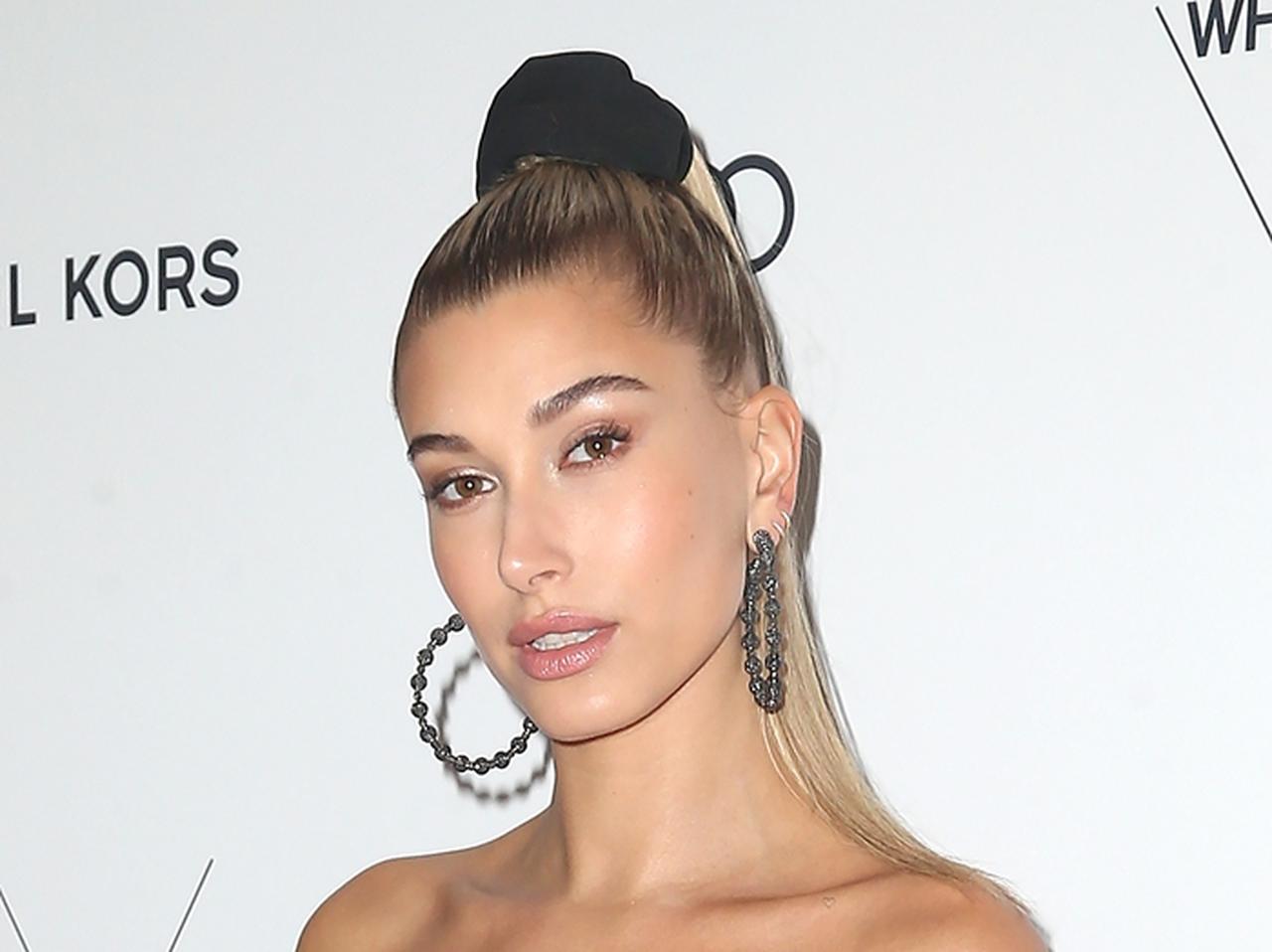 さすが親子、ヘイリー・ボールドウィンと母親が瓜二つ