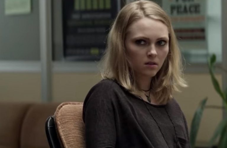 アナソフィア・ロブ主演、ゾッとする超自然現象ホラー映画『Down A Dark Hall』の予告編が解禁